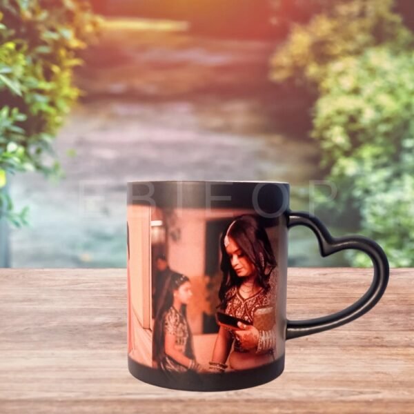 E B I E O P_20250312_123246_0000 Heart Handle Magic Mug
